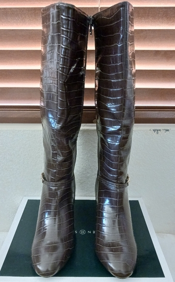 Karen Scott - Picture 4 of 6